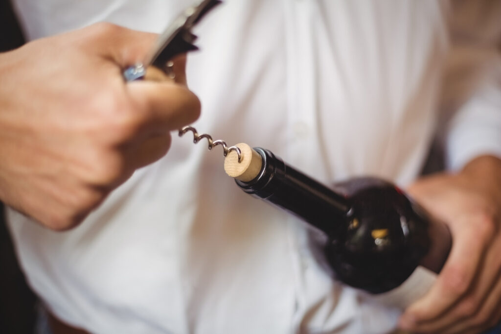 Cómo abrir una botella vino correctamente